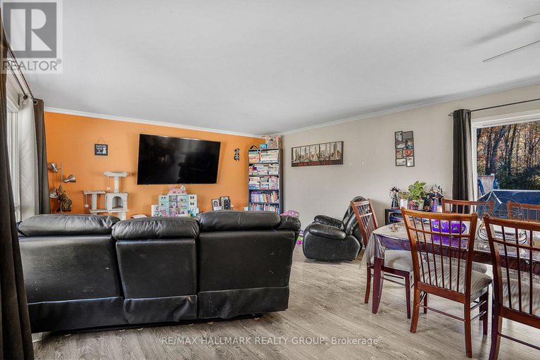 29017569/912-pattee-road-e/champlain-twp/champlain/ontario/K6A2R2_5