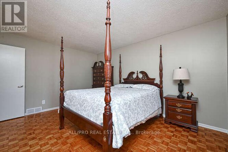 29261422/56-jackson-court/beaverbrook/ottawa/ontario/K2K1B7_20