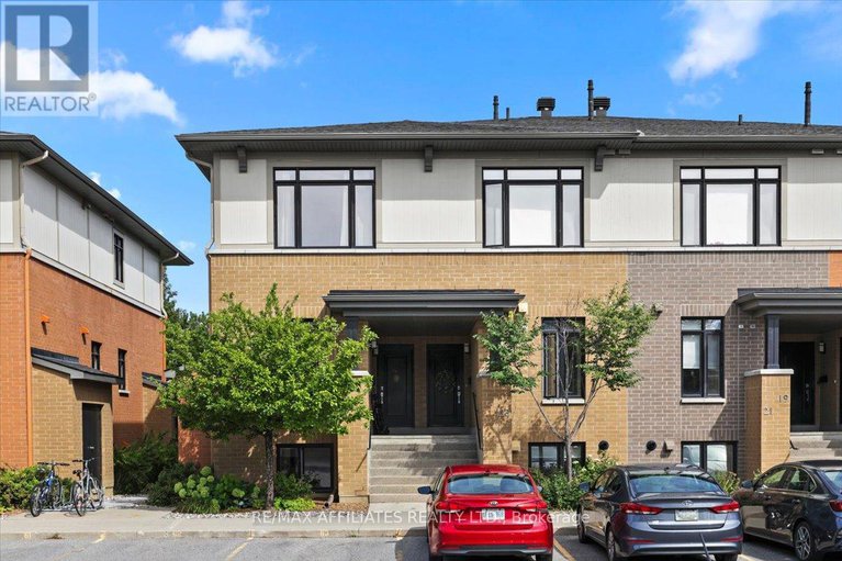 28976421/3-23-bergeron-private/chapel-hill/ottawa/ontario/K1C0C2_1