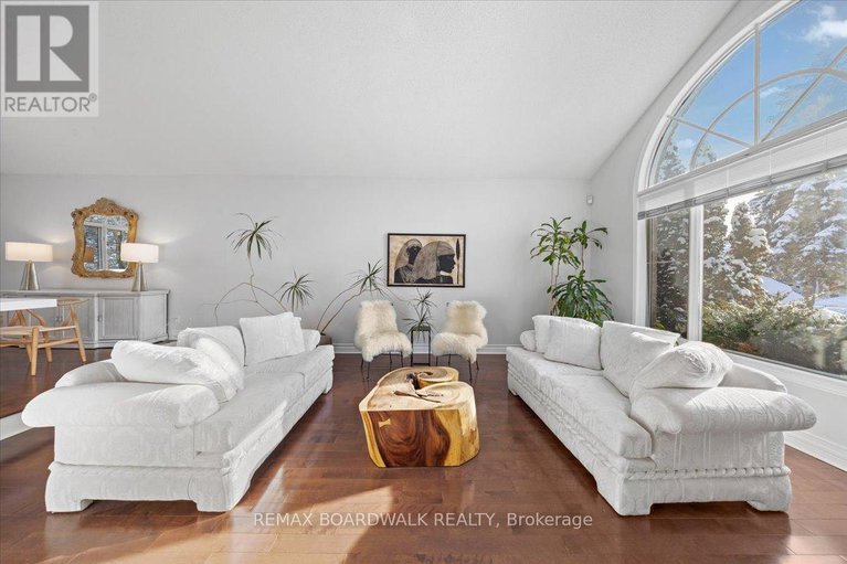 29312529/1367-talcy-crescent/fallingbrookridgemount/ottawa/ontario/K4A3C4_3