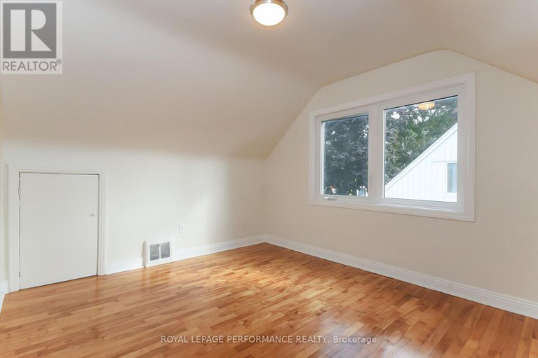 28902188/274-queen-mary-street/overbrookcastle-heights/ottawa/ontario/K1K1X2_27