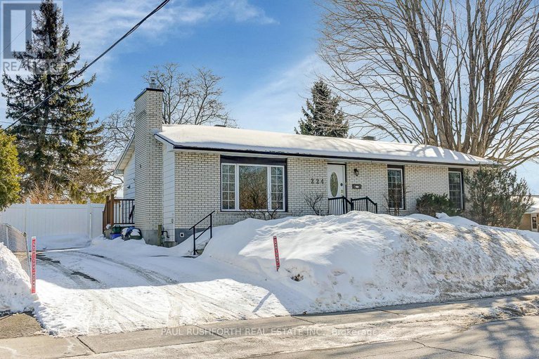 29381934/224-kennedy-lane-w/bilberry-creekqueenswood-heights/ottawa/ontario/K1E1G6_3
