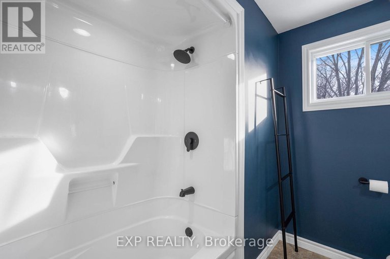 29139748/133-high-street/vankleek-hill/champlain/ontario/K0B1R0_19