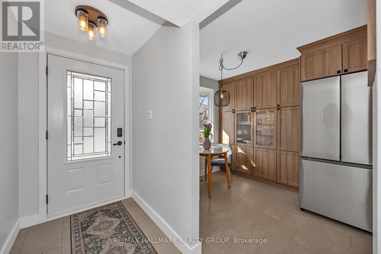 29586664/1059-avignon-court/orleans-wood/ottawa/ontario/K1C2N4_5