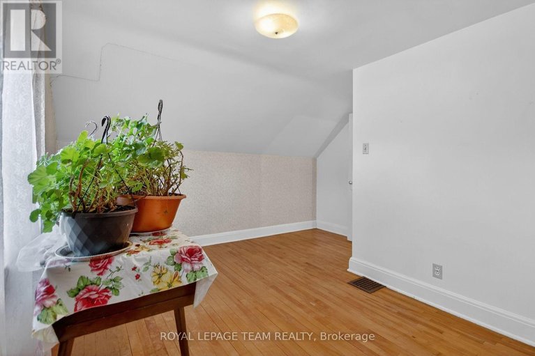 29596243/591-churchill-avenue-n/westborohampton-park/ottawa/ontario/K1Z5E6_33