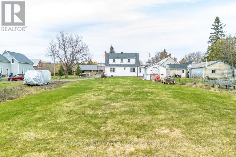 29645048/50-poole-street/mcnabbraeside-twps/mcnabbraeside/ontario/K7S1J2_5