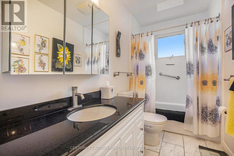 29084777/1358-turner-crescent/bilberry-creekqueenswood-heights/ottawa/ontario/K1E2Y4_23