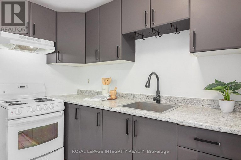 28629936/422-queen-mary-street/overbrookcastle-heights/ottawa/ontario/K1K1W5_5