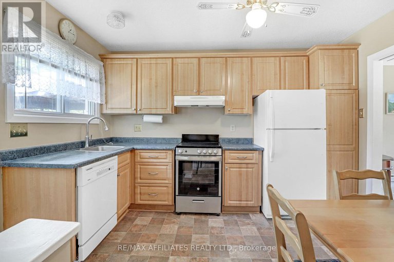 28933118/17-canfield-road/sheahan-estatestrend-village/ottawa/ontario/K2H5S7_2