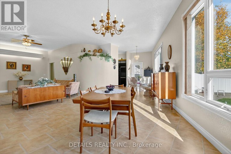 29023437/7-eagle-chase-court/cedargrovefraserdale/ottawa/ontario/K2J3N5_14
