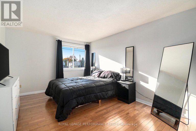 29045618/470-rougemount-crescent/fallingbrookgardenway-south/ottawa/ontario/K4A2Z2_15