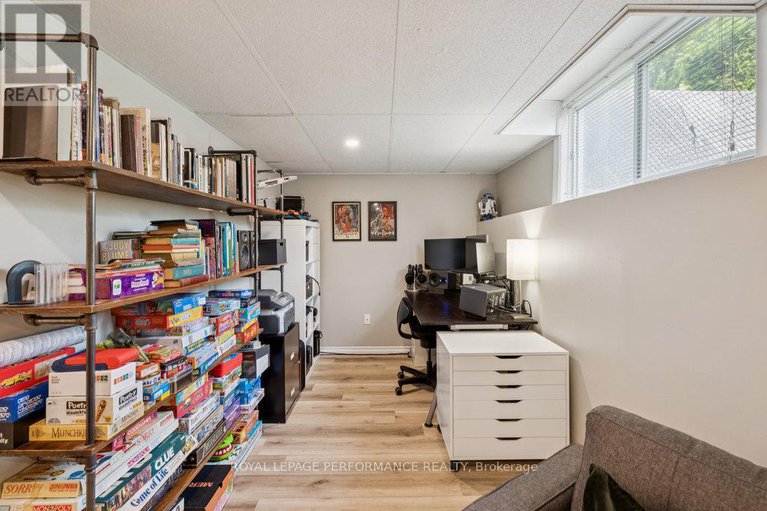 28591914/1869-hennessy-crescent/fallingbrookgardenway-south/ottawa/ontario/K4A3X8_38