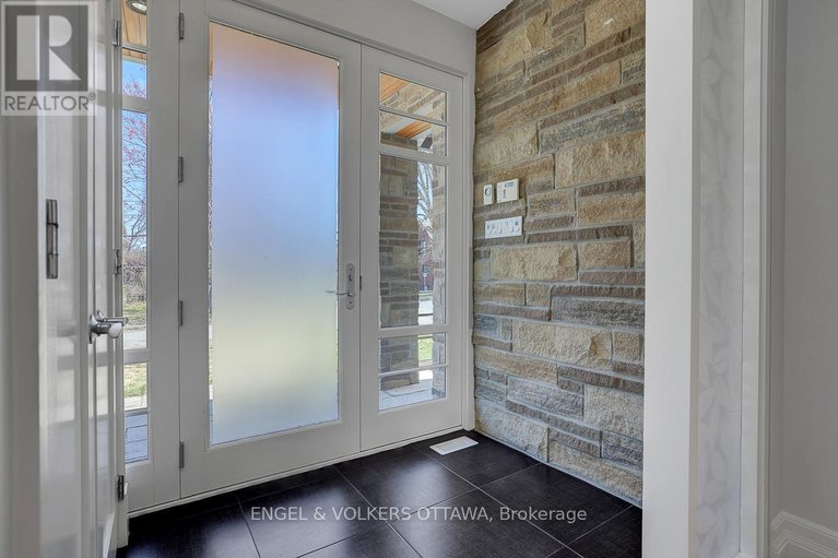 29673243/592-brierwood-avenue/mckellarhighland/ottawa/ontario/K2A2H8_6