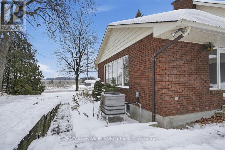 29219287/1814-old-montreal-road/cumberland-ridge/ottawa/ontario/K4C1G8_35