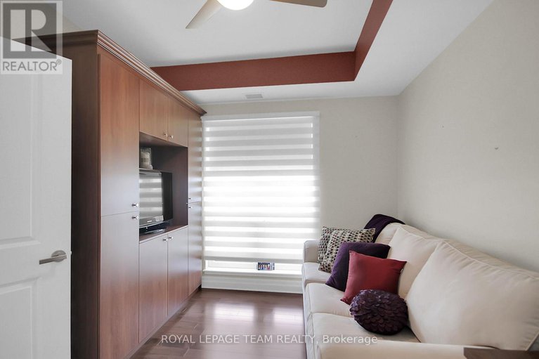 28584984/1104-90-landry-street-w/vanier/ottawa/ontario/K1L0A9_30