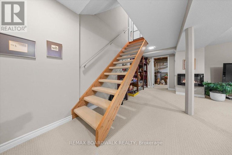 29646318/1594-meadowfield-place/chapel-hill/ottawa/ontario/K1C5V6_35