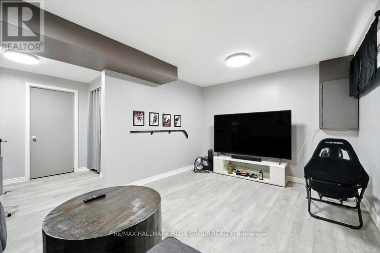 28798158/1417-ballard-court/pineview/ottawa/ontario/K1B4Y9_16
