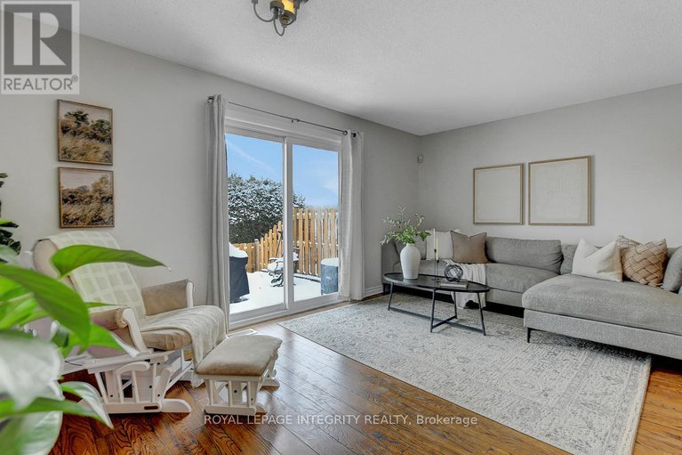 29178454/34-stokes-crescent/glencairnhazeldean/ottawa/ontario/K2L2Z4_6