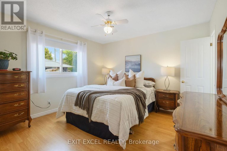 28416258/396-roxdale-avenue/bilberry-creekqueenswood-heights/ottawa/ontario/K1E1V5_14