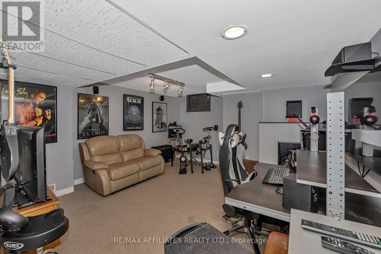 28429396/1138-ste-agathe-park/convent-glen-north/ottawa/ontario/K1C2B5_23