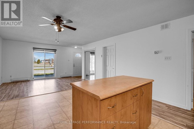 29664690/4-16-pendleton-street/vankleek-hill/champlain/ontario/K0B1R0_13