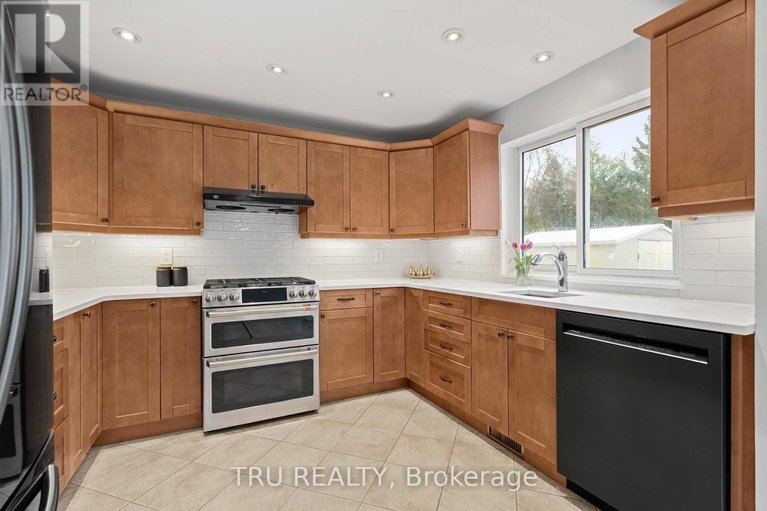29611395/256-hoylake-crescent/bilberry-creekqueenswood-heights/ottawa/ontario/K1E2M8_15