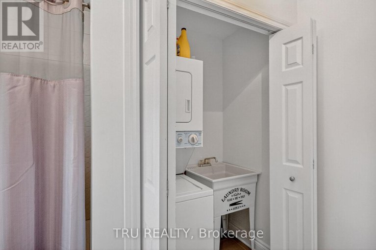 29412687/2642-palings-private/emerald-woodssawmill-creek/ottawa/ontario/K1T4A4_31