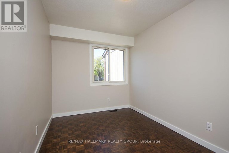 28266606/d-3-spring-grove-lane/pheasant-run/ottawa/ontario/K2J2C5_30