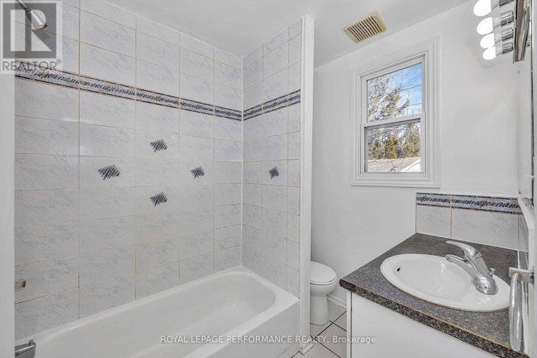 28423853/195-baribeau-street/vanier/ottawa/ontario/K1L7R4_22