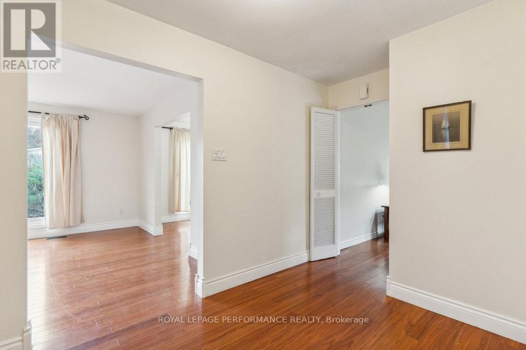 27687403/1932-marquis-avenue/ottawa/ontario/K1J8J2_5