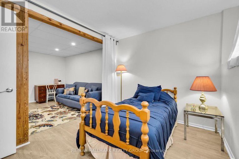 28720847/c-19-banner-road/sheahan-estatestrend-village/ottawa/ontario/K2H8T3_39