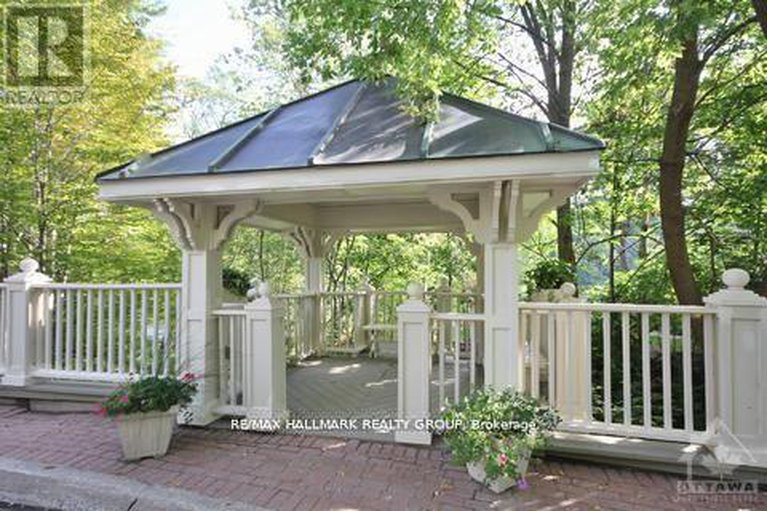 29357425/8-waterford-way/pineglencountry-place/ottawa/ontario/K2E7V4_34