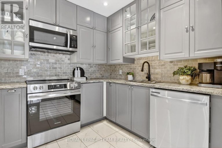 29431774/2-furlong-crescent/bridlewood/ottawa/ontario/K2M2J1_17