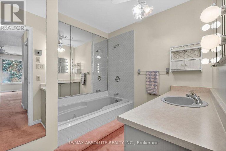 29344772/18-pine-needles-court/stittsville-central/ottawa/ontario/K2S1G5_32