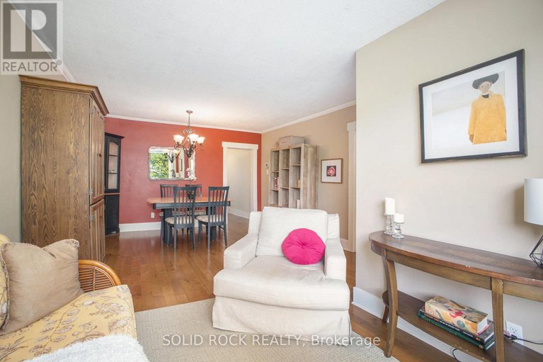 28735074/236-northwestern-avenue/ottawa-westtunneys-pasture/ottawa/ontario/K1Y0M3_5