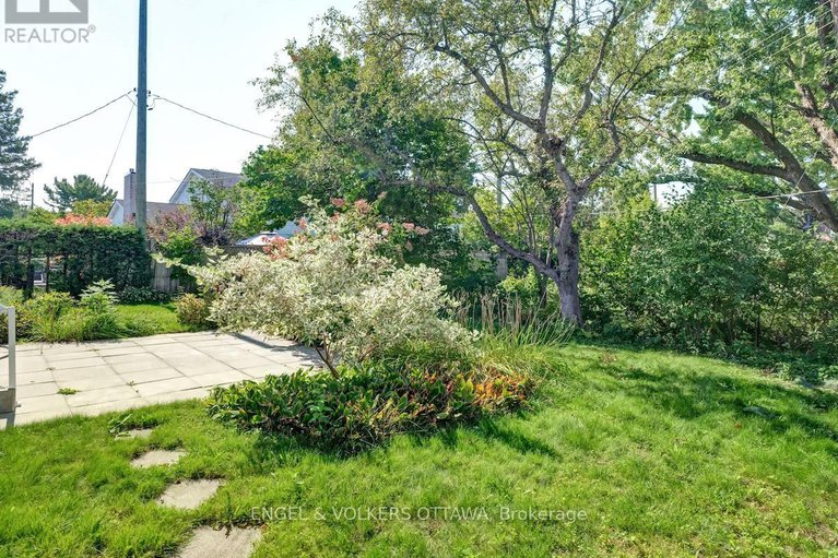 28544355/968-sadler-crescent/whitehaven/ottawa/ontario/K2B5H7_46