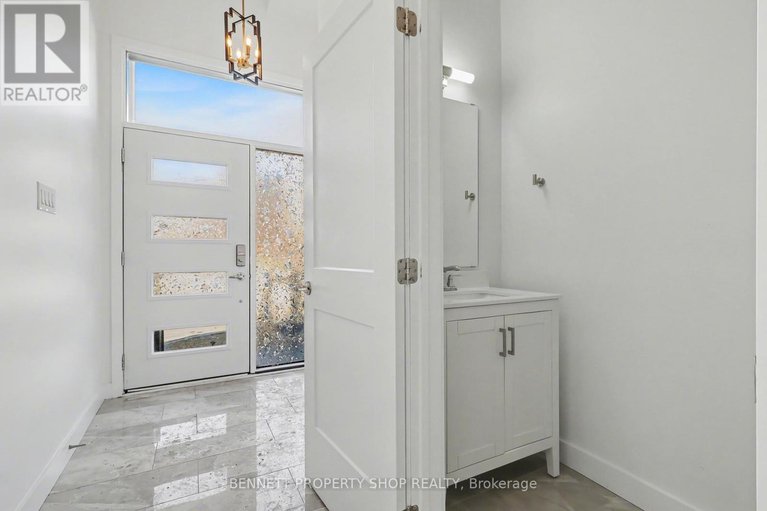 29485107/137-duford-street/vanier/ottawa/ontario/K1L6Z5_2