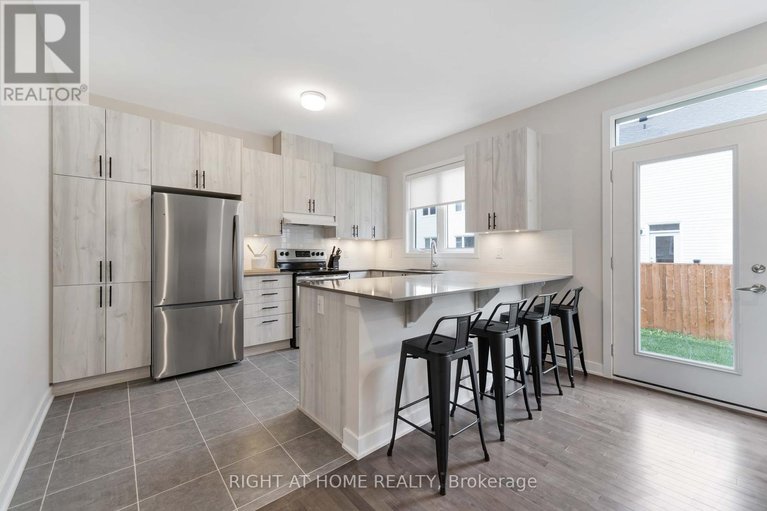 28824525/30-chasing-grove/btwn-franktown-rd-fallowfield-rd/ottawa/ontario/K0A2Z0_11