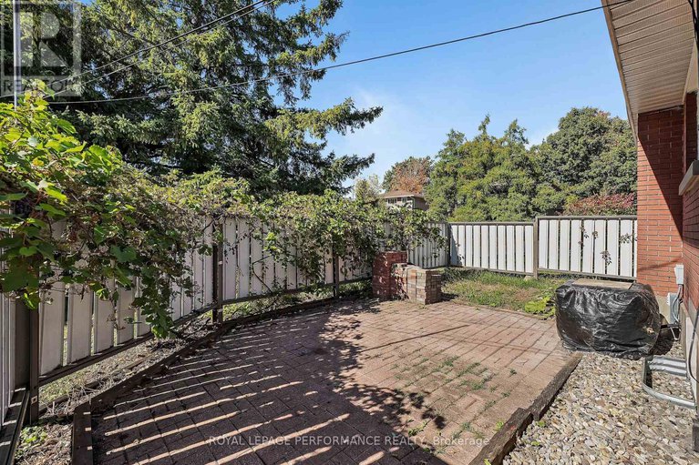 28956685/890-bermuda-avenue/overbrookcastle-heights/ottawa/ontario/K1K0V9_13