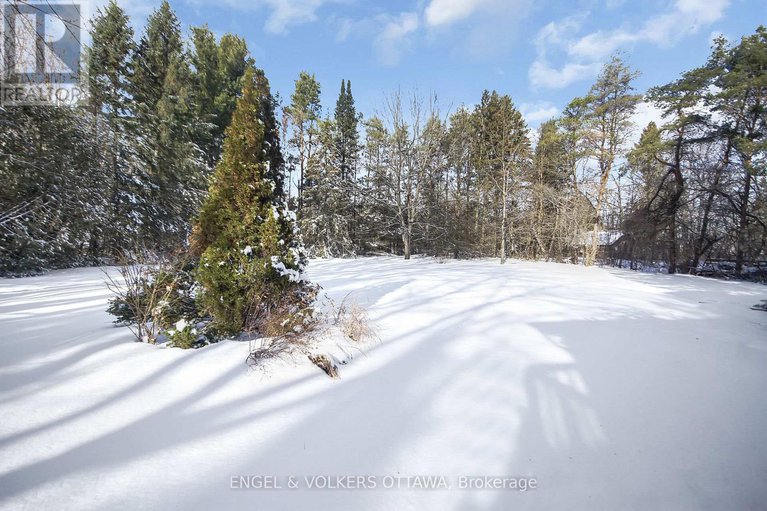 29262482/5361-hilltop-drive/manotick-long-island-nicholls-island/ottawa/ontario/K4M1G4_40