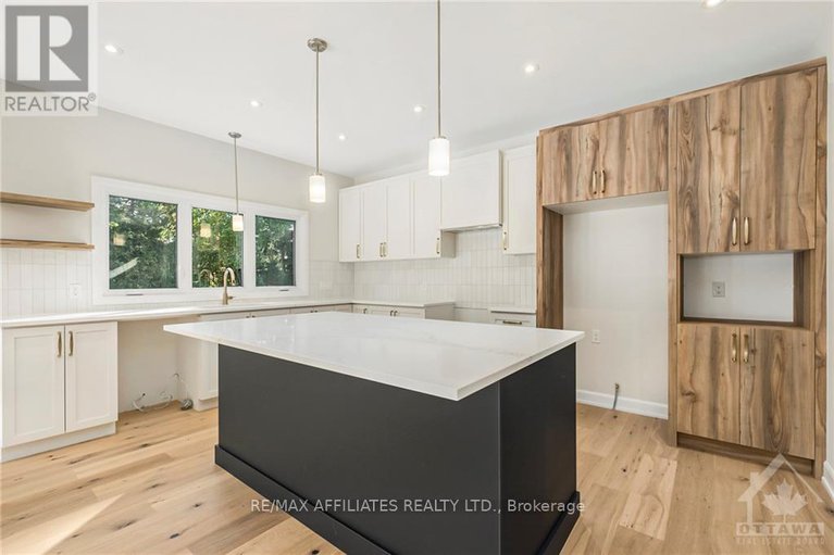 27477145/1035-chablis-crescent/faubourg-ste-marie-hamlet/embrun/ontario/K0A1W0_4