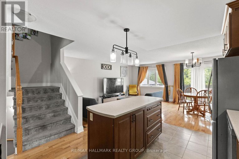 28887715/2309-marble-crescent/town-of-rockland/clarence-rockland/ontario/K4K0G9_8