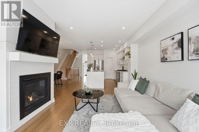 29194137/687-capricorn-circle/riverside-southgloucester-glen/ottawa/ontario/K4M0J5_19