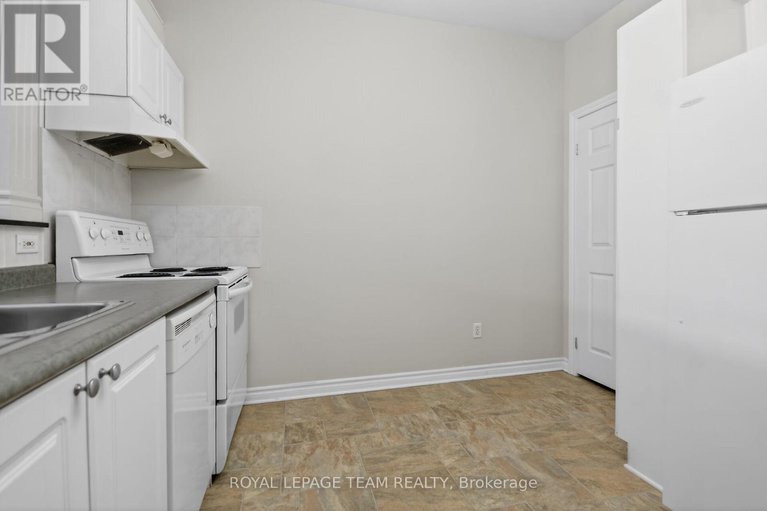 29237185/5553-doctor-leach-drive/manotick-village-manotick-estates/ottawa/ontario/K4M1L6_10