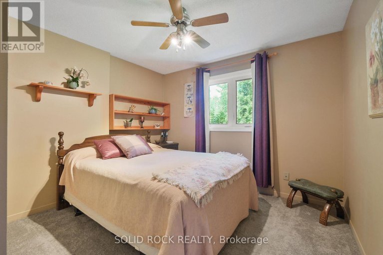28631111/209-deerwood-drive/fitzroy-ward-south-west/ottawa/ontario/K0A2H0_24