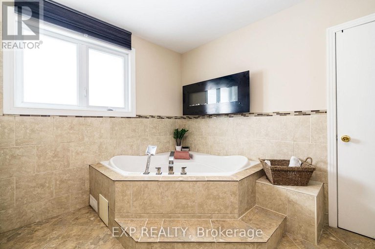 29436487/1052-notre-dame-street/embrun/russell/ontario/K0A1W1_14