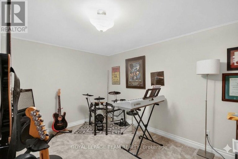 29456628/998-harkness-avenue-avenue/riverside-park/ottawa/ontario/K1V6P2_32