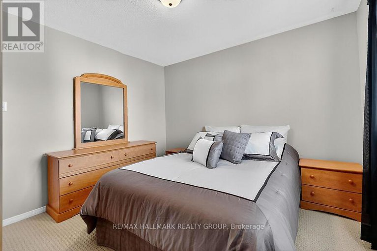 29008692/1915-orchardview-avenue/fallingbrookgardenway-south/ottawa/ontario/K4A3H1_16