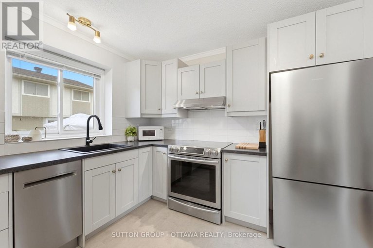 29617710/3907e-old-richmond-road/arbeatha-park/ottawa/ontario/K2H8T8_17