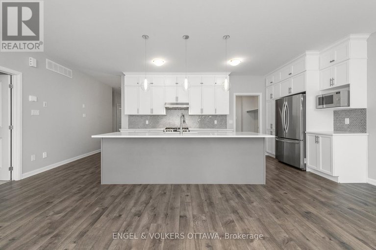 28312643/779-coast-circle/mahogany-community/ottawa/ontario/K4M0E9_16